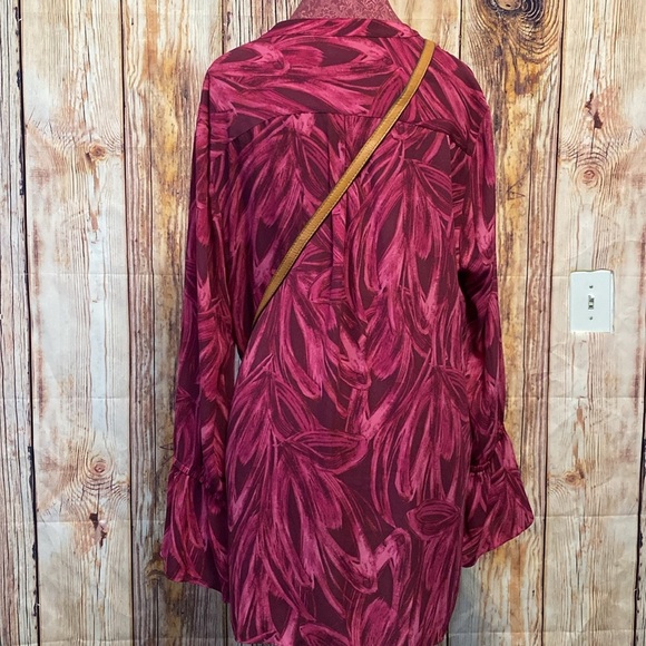 Charming Charlie Cross Body Purse Beige in color Snap Closure with compartment - Picture 6 of 14